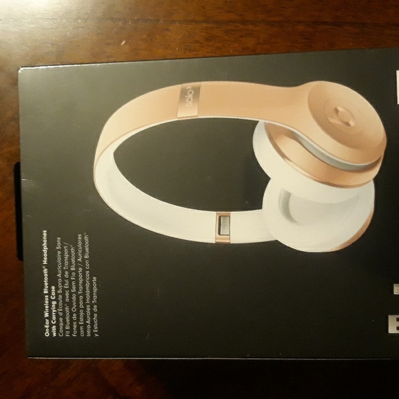 Beats Solo3 Wireless Headphones - Rose Gold - Picture 9 of 11